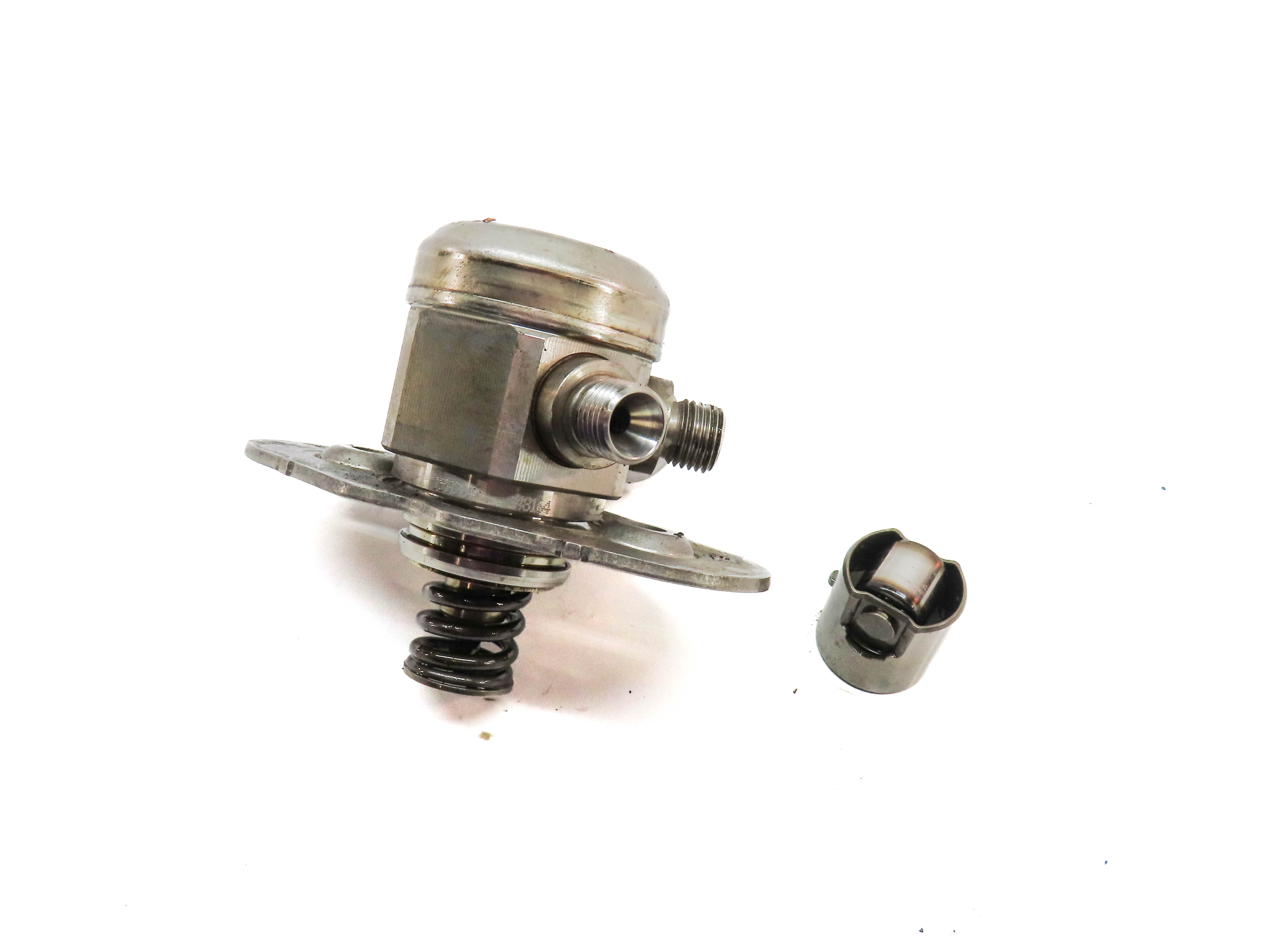 12-18 BMW 228i 320i 328i 428i 528i X1 X3 X4 X5 Z4 - 2.0L HIGH PRESSURE FUEL PUMP — exact item pictured
